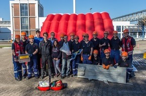 Feuerwehr Heiligenhaus: FW-Heiligenhaus: Jugendfeuerwehr Heiligenhaus rückt zur Großübung nach Hilden aus(Meldung 23/2017)