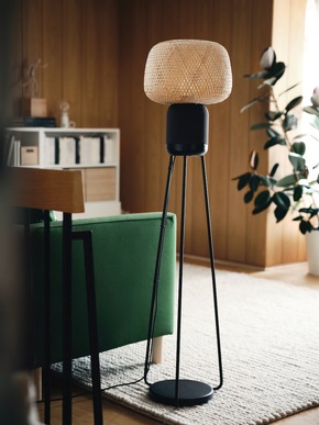 Auf die Ohren: IKEA und Sonos launchen SYMFONISK Standleuchte mit WiFi-Speaker