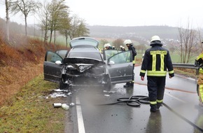 Kreispolizeibehörde Höxter: POL-HX: Auto fängt bei Probefahrt Feuer