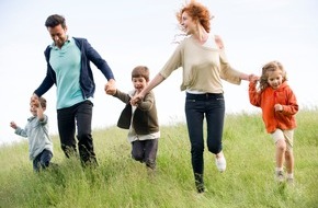 Bayer Vital GmbH: Bepanthen-Kinderförderung veröffentlicht forsa-Umfrage zu aktuellem Stimmungsbild in Familien: Trotz Krise - Mehrheit der Eltern blickt optimistisch in die Zukunft