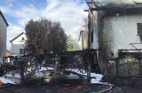 Feuerwehr Frankfurt am Main: FW-F: Brand im Anbauschuppen - Feuer zerstört Wohnhaus in Niedereschbach