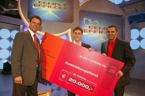 Strahlende Sieger beim ProSiebenWissenspreis&quot; 2004 / Gewinner kommen aus Hamburg, Bayern und Baden-Württemberg