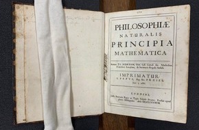 Universität Mannheim: Hunderte Exemplare von Newtons Philosophiae Naturalis Principia Mathematica in neuer Zählung gefunden