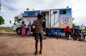 cbm Christoffel-Blindenmission e.V.: Weltgesundheitstag: Augenarzt-Praxis auf vier Rädern / Christoffel-Blindenmission versorgt Menschen in abgelegenen Regionen