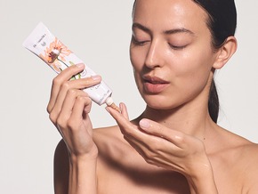 An extra dose of care: Dr. Hauschka Pflege im Limited Edition Design in Vorteilsgr&ouml;&szlig;e