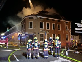 FW LK Neunkirchen: Brand eines leerstehenden Hotel-Restaurants in der Hauptstraße