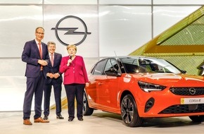 Opel Automobile GmbH: Kanzlerin Angela Merkel besucht Opel-Stand auf der IAA (FOTO)