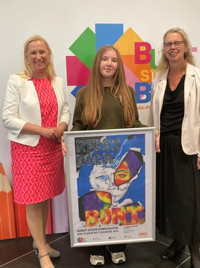 Fotos anbei: Hessen: Schülerin aus Hofheim gewinnt landesweiten Plakatwettbewerb gegen Komatrinken