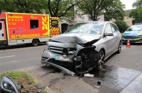 Polizei Hagen: POL-HA: Schwindelgef&uuml;hl w&auml;hrend der Autofahrt f&uuml;hrt zu Zusammensto&szlig; mit Laterne