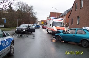 Polizeiinspektion Nienburg / Schaumburg: POL-STH: Verkehrsunfall auf der Habichhorster Straße in Stadthagen. Alle Unfallbeteiligten werden dabei verletzt.