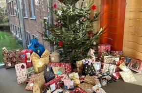 Provinzial Holding AG: Mitarbeiter der Lippischen Landesbrandversicherung erfüllen Kindern und Jugendlichen 58 Weihnachtswünsche