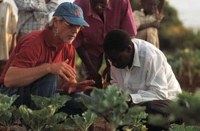 Biovision Stiftung für ökologische Entwicklung: Alternativer Nobelpreis geht erstmals an einen Schweizer / Hans Rudolf Herren wird für seinen Einsatz gegen Hunger und Armut ausgezeichnet (BILD)
