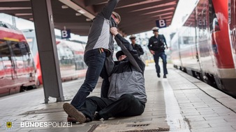 Bundespolizeidirektion München: Bundespolizeidirektion München: Mehrere Gewaltdelikte am Wochenende - 
Alkoholisierte beschäftigen Bundespolizei