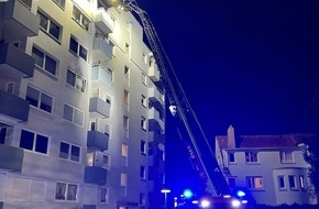 Feuerwehr Bremerhaven: FW Bremerhaven: Feuerwehr rettet Person aus brennender Wohnung