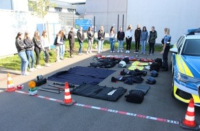 Polizeidirektion Trier: POL-PDTR: Girls Day 2022 bei der Polizeiinspektion Trier