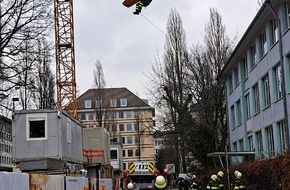 Feuerwehr München: FW-M: Betriebsunfall im sechsten Obergeschoss (Schwabing)