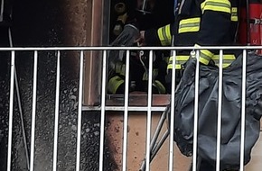 Feuerwehr München: FW-M: Feuer auf Balkon (Untermenzing)