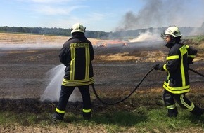 Feuerwehr Dorsten: FW-Dorsten: Brennende Strohpresse beschäftigte am Mittag die Feuerwehr
