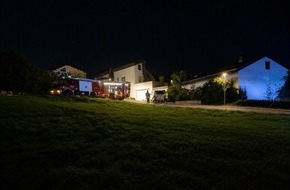 Feuerwehr Weinheim: FW Weinheim: N&auml;chtlicher Brand in Steinklingen. Bewohner verhindern gr&ouml;&szlig;ere Brandausbreitung