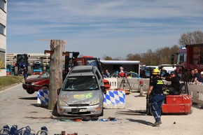 Feuerwehr Nürnberg: Auftaktveranstaltung des 150. Jubiläums der Berufsfeuerwehr Nürnberg bei bestem Wetter - Erste offene Bayerische Meisterschaften in der Unfallrettung in Nürnberg