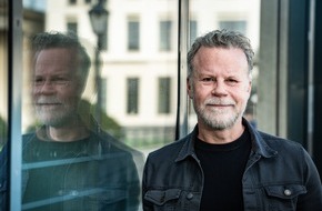 ProSieben: Welche Rolle spielen die 90er f&uuml;r unser Leben? Redseven produziert "JENKE. Zeitreise. Die 90er"