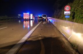 Polizeiinspektion Hildesheim: POL-HI: Vollsperrung BAB 7 nach Verkehrsunfall mit mehreren Pkw infolge Starkregen / Aquaplaning;  4 Leichtverletzte