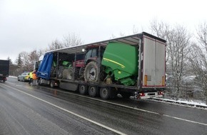 Polizeipräsidium Osthessen: POL-OH: Sattelzug aufgrund mangelnder Ladungssicherung vorübergehend aus dem Verkehr gezogen