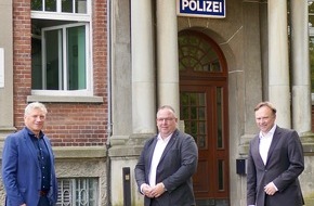 Kreispolizeibehörde Borken: POL-BOR: Gronau - Landrat begrüßt neuen Chef der Gronauer Kripo