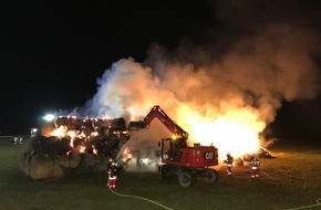 Kreisfeuerwehrverband Calw e.V.: KFV-CW: 200 Heuballen durch Brand vernichtet - Keine Verletzten - 80 Einsatzkräfte vor Ort