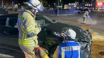 Feuerwehr Weinheim: FW Weinheim: Verkehrsunfall am Abend auf der Mannheimer Straße