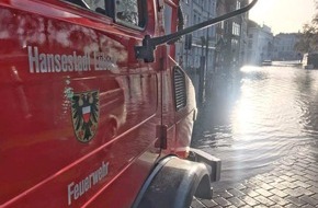 Feuerwehr Lübeck: FW-HL: Hochwasser in Lübeck und Travemünde