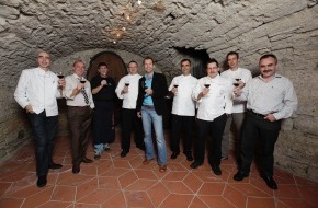 Genuss 10: Zehn Aargauer Gastronomen versprechen Genuss 10 (sprich Genuss hoch zehn) - Zufriedene und glückliche Gäste stehen im Mittelpunkt ihrer Arbeit