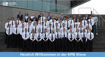Kreispolizeibeh&ouml;rde Kleve: POL-KLE: Kreis Kleve - 54 neue Polizeibeamtinnen und Polizeibeamte in der Kreispolizeibeh&ouml;rde Kleve