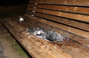 Kreispolizeibehörde Olpe: POL-OE: Parkbank durch Brandgeschehen beschädigt