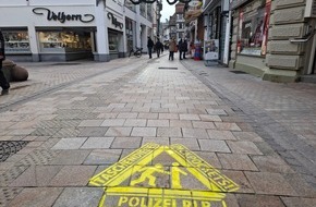 Polizeidirektion Neustadt/Weinstraße: POL-PDNW: Polizei sensibilisiert Passanten mit Sprühkreide-Aktion gegen Taschendiebstahl