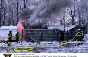 Feuerwehr München: FW-M: Bauwagen brennt komplett aus (Moosach)
