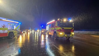 Feuerwehr Ratingen: FW Ratingen: Verkehrsunfall auf der BAB 52 nach Starkregen