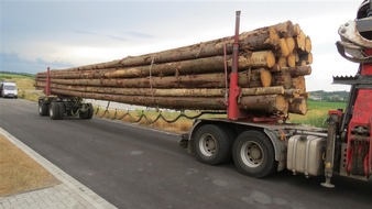 Polizeipräsidium Trier: POL-PPTR: Zahl der deutlich überladenen Holztransporte weiter steigend