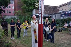 Mit Fußball, Glauben und Gemeinschaft in die neue Saison - Ökumenischer BVB-Saisoneröffnungsgottesdienst mit Prof. Dr. Aladin El-Mafaalani im Welcome-Zelt der BVB-Gründerkirche gefeiert