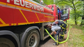Freiwillige Feuerwehr K&ouml;nigswinter: FW K&ouml;nigswinter: Brandausbreitung im Wald in K&ouml;nigswinter-Gratzfeld rechtzeitig gestoppt