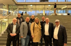 EVG Eisenbahn- und Verkehrsgewerkschaft: EVG NRW: Betriebsräte kämpfen in Berlin für DB Cargo