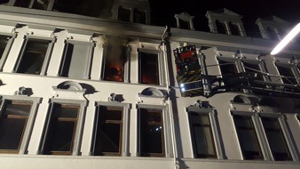 Feuerwehr Bremerhaven: FW Bremerhaven: Zimmerbrand in Bremerhaven Lehe