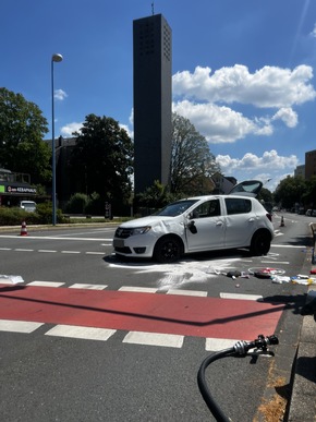 FW-Velbert: Verkehrsunfall mit zwei Pkw am Willi-Brandt-Platz