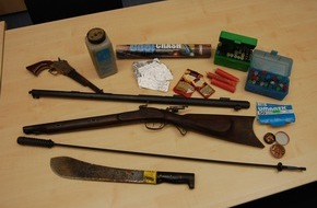 Polizeipräsidium Westpfalz: POL-PPWP: Waffen, Sprengstoff und Drogen sichergestellt