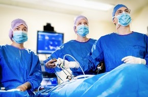 Helios Gesundheit: Minimalinvasive endoskopische Operation ohne Halsnarbe mit der ABBA-Methode