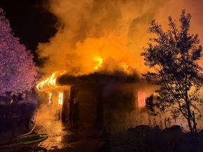 FW Speyer: Gastst&auml;tte in Speyer brennt vollst&auml;ndig aus - 84 Einsatzkr&auml;fte im Einsatz