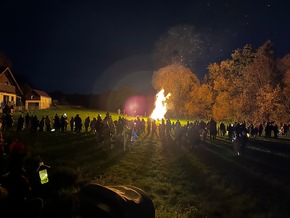 FW Hennef: Feuerwehr Hennef unterstützt Martinszüge
