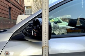 Polizeidirektion Kaiserslautern: POL-PDKL: Opel Corsa gestreift - Spiegel beschädigt