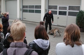 Polizeiinspektion Hameln-Pyrmont/Holzminden: POL-HM: Berufsorientierungstag 2009 bei der Polizeiinspektion