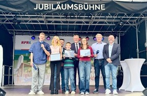 RPR1: 25 Jahre "An die Mikros, fertig, los!" Zum 25. Mal! Im Rahmen des Ehrenamtstags in Kaiserslautern wurden auf der B&uuml;hne des Landes Rheinland-Pfalz und RPR1. drei junge Radiotalente ausgezeichnet